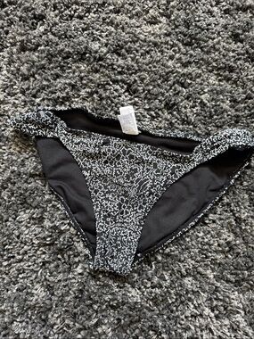 Women’s Old Navy Black and White Paisley Print Swim Bikini Bottom -Size Medium